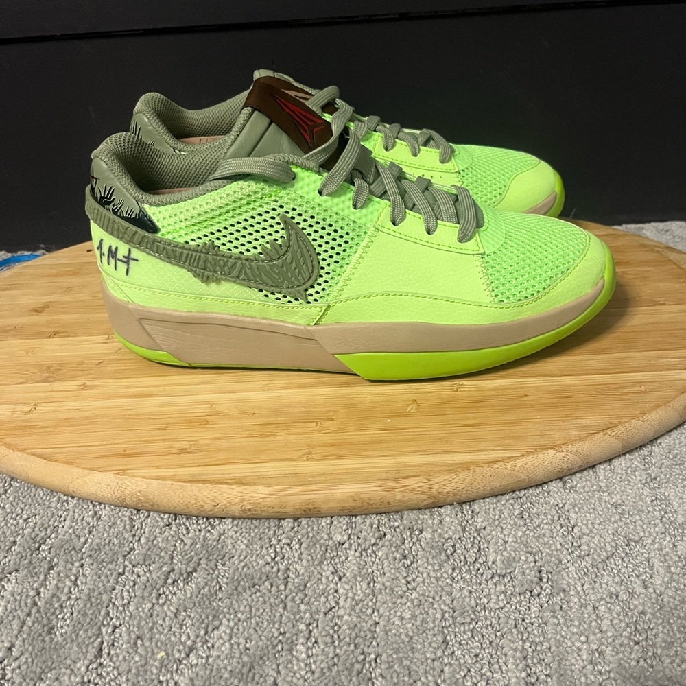 Nike is 1 NRG low Halloween zombie worn once or twice max size 7y